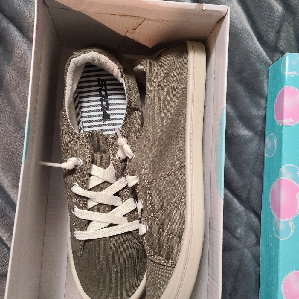 Women's shoes